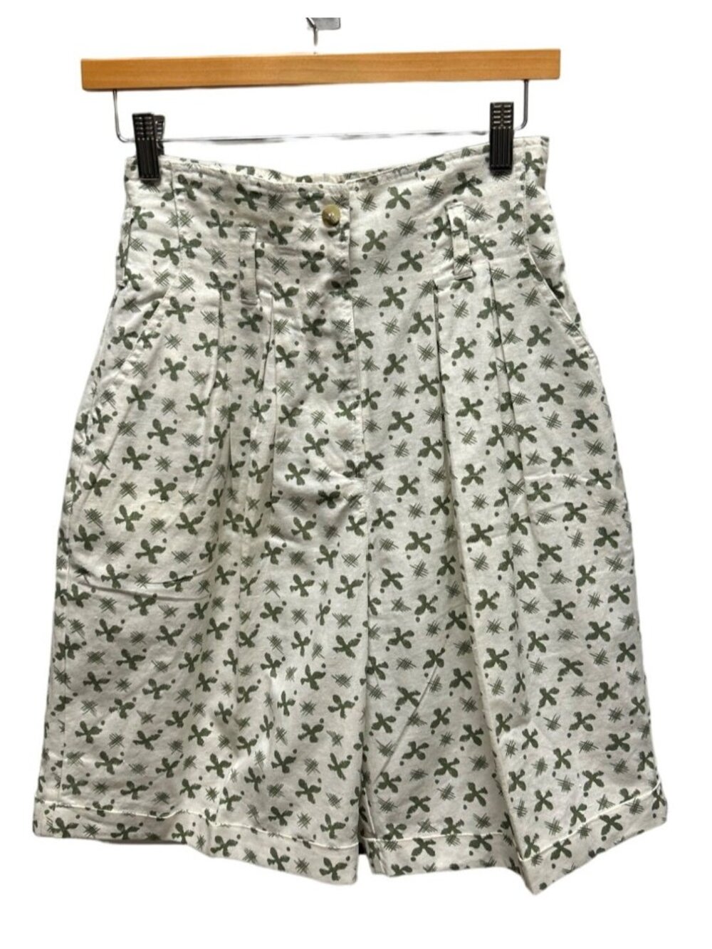 Kyoto Kasual Vintage 80's High Waist Pleated Front White & Green Floral Bermuda